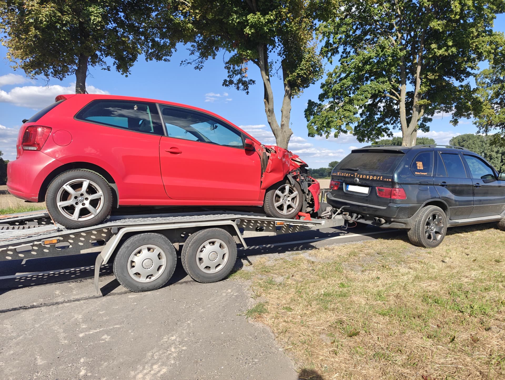 Bergung eines Unfallfahrzeugs
